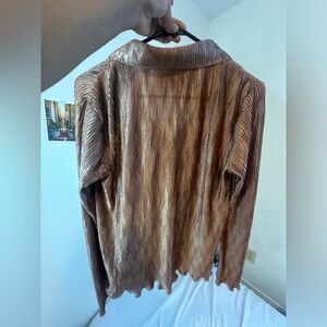 Size - L
Women shirt - shiny and used very less